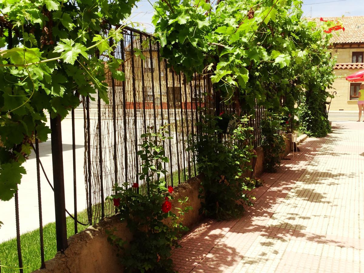 Albergue Santa Ana San Martín del Camino Exterior foto